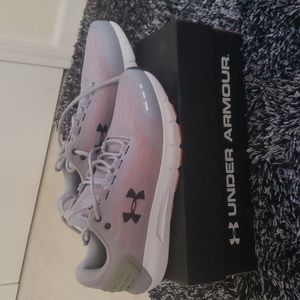 Men's Under armour sneakers in 11.5. Grey with orange underneath